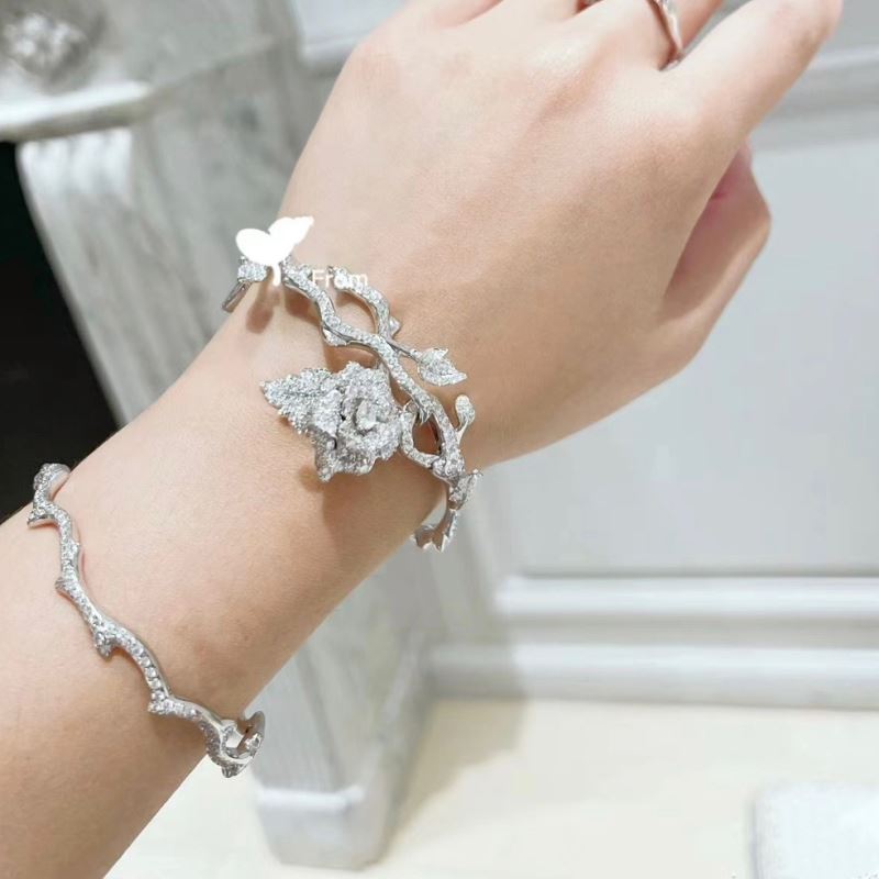 chr1st1an D10r bracelets